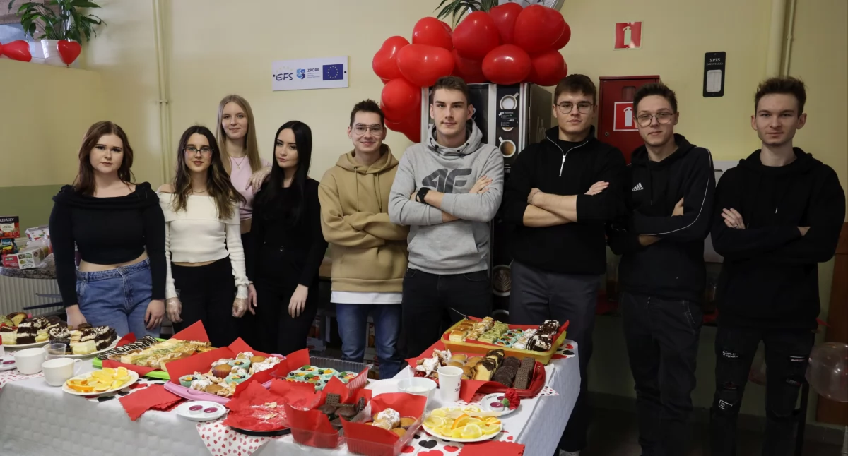 Dzień zakochanych w Ekonomiku. Kawiarenka, turniej szachowy i nie tylko (foto)