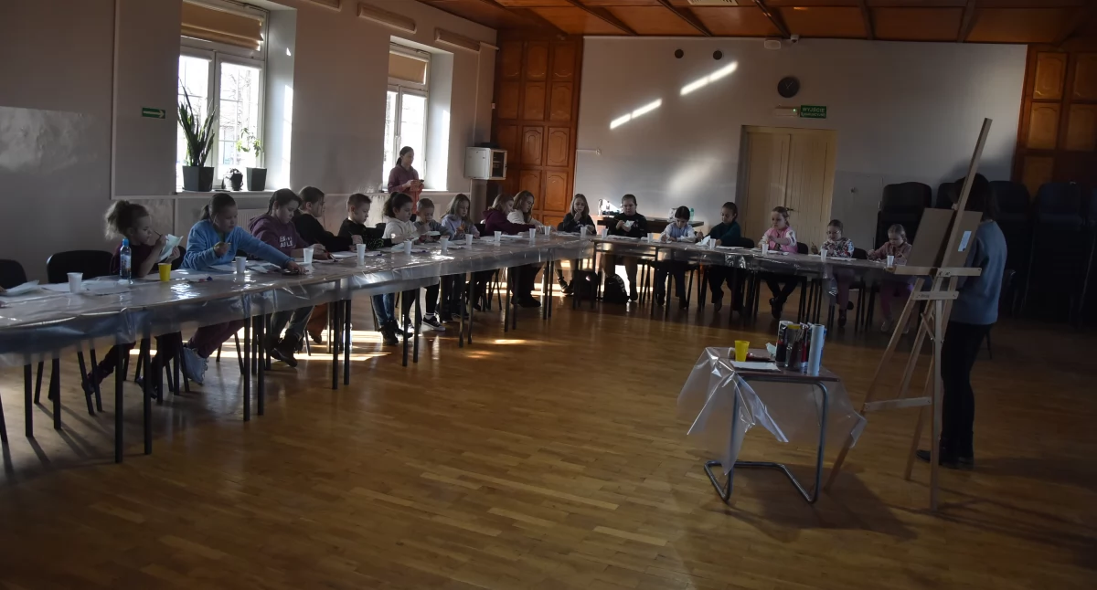 Barwy i emocje na płótnie. Warsztaty plastyczne w Zdunach (foto)