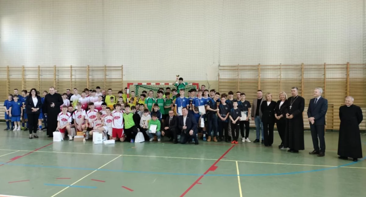To oni, w turnieju piłkarskim, zdobyli Puchar Biskupa Łowickiego! (foto) 