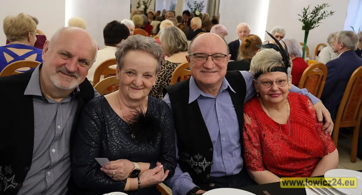 Łowicz. Seniorzy bawią się na noworocznym spotkaniu (foto, film)