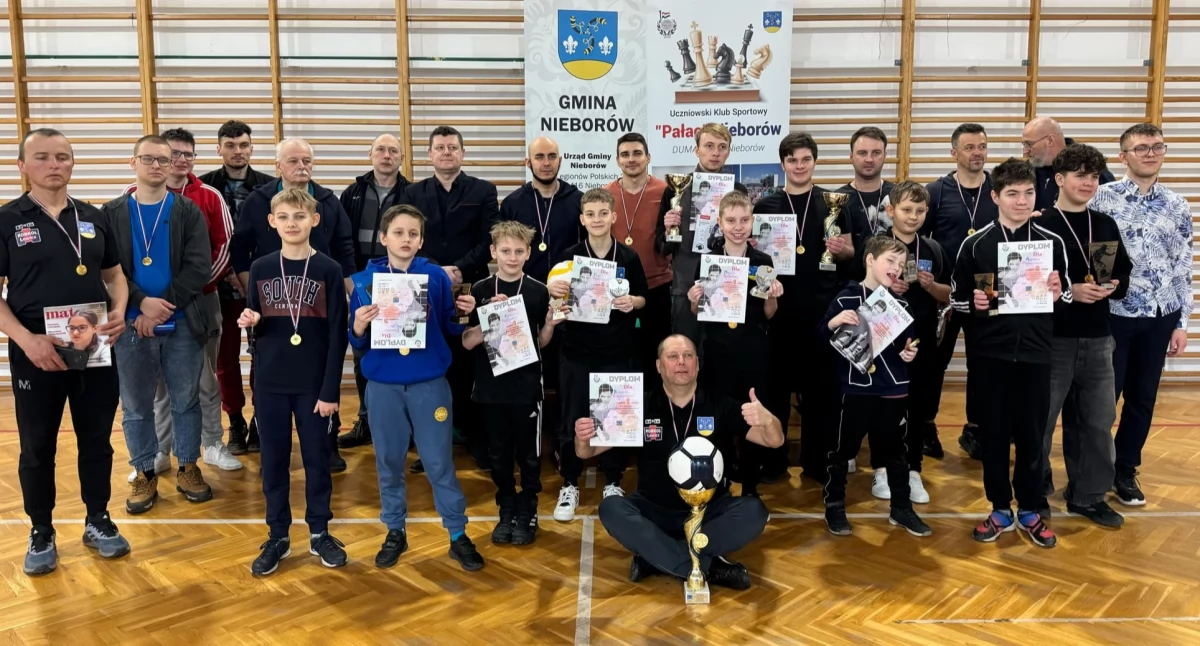 Nieborów łączy strategie i refleks, czyli I Otwarty Puchar Wójta w szacho-tenisie (foto)