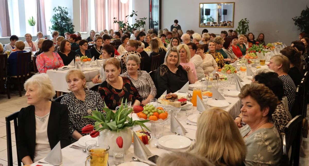 Powiatowy Dzień Kobiet w Łowiczu. Świętuje ponad 140 pań z Kół Gospodyń Wiejskich (foto, film)