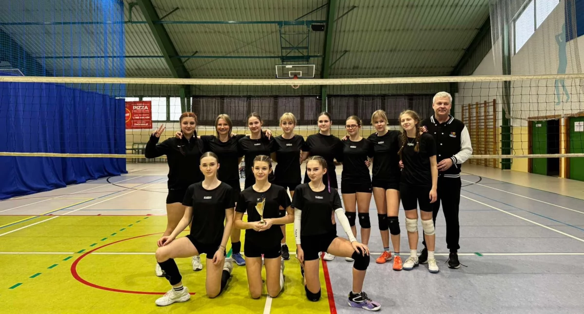 Siatkarki I LO najlepsze w powiecie łowickim! (foto)