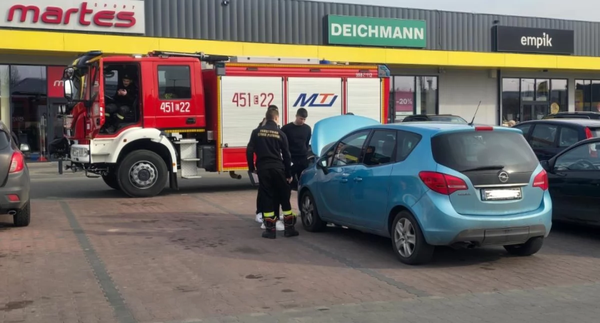 Miał być pożar auta, okazało się że pękł wężyk (foto)