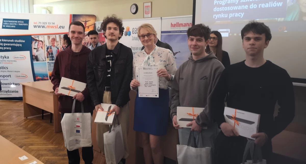 Uczniowie ZSP nr 4 w Łowiczu w czołówce krajowych talentów logistycznych! (foto)