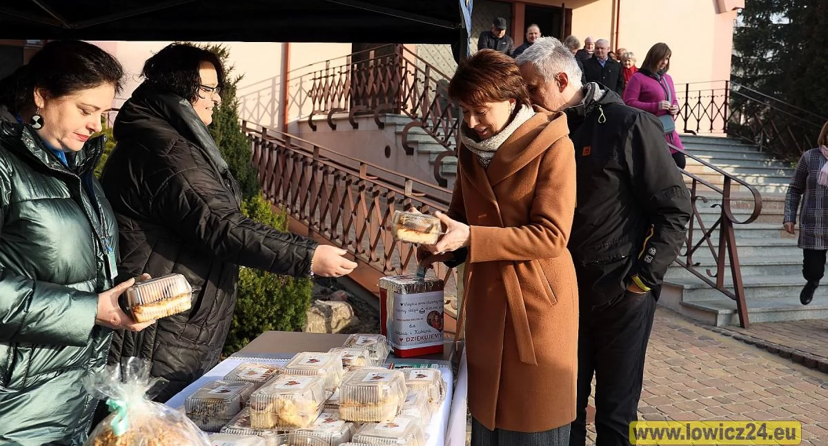 Mała parafia, wielkie serca! Kiermasz ciast w Bobrownikach zakończony sukcesem!