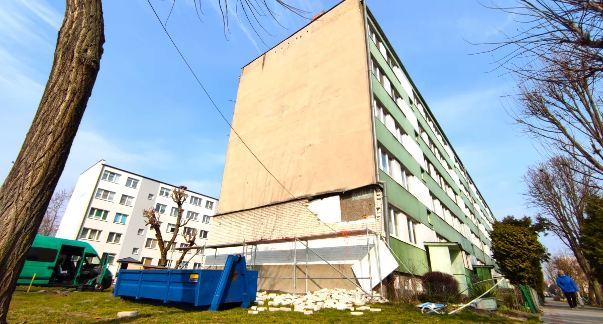 Łowicz. Rozpoczęła się termomodernizacja kolejnego bloku na os. Starzyńskiego (foto)