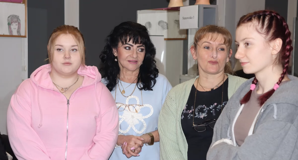 Uczennice ZSP nr 3 w Łowiczu w finale Olimpiady Fryzjerskiej! (foto)