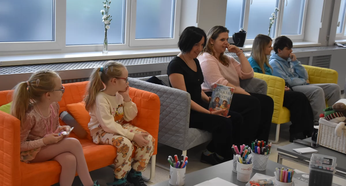 Baśniowe spotkanie w bibliotece. „Piękna i Bestia” tematem przewodnim (foto,film)