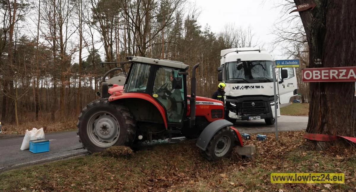 Zderzenie ciągnika rolniczego z ciężarówką w Nieborowie! (foto)