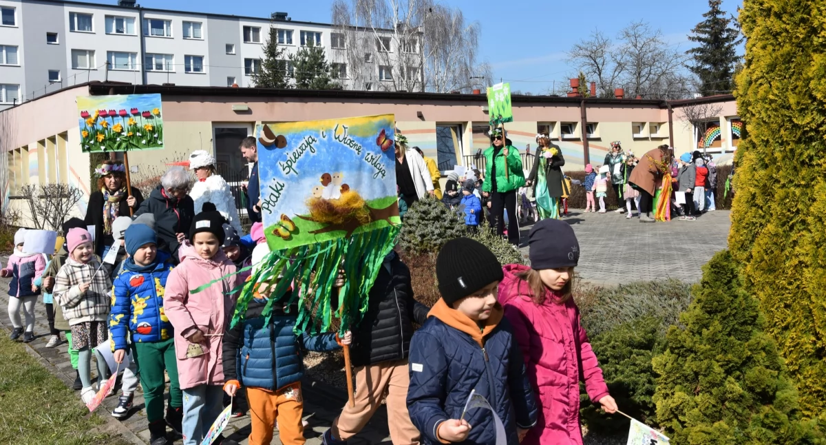 Wiosna w Przedszkolu nr 2 „Pod Tęczą”. Radość i kolory! (foto)