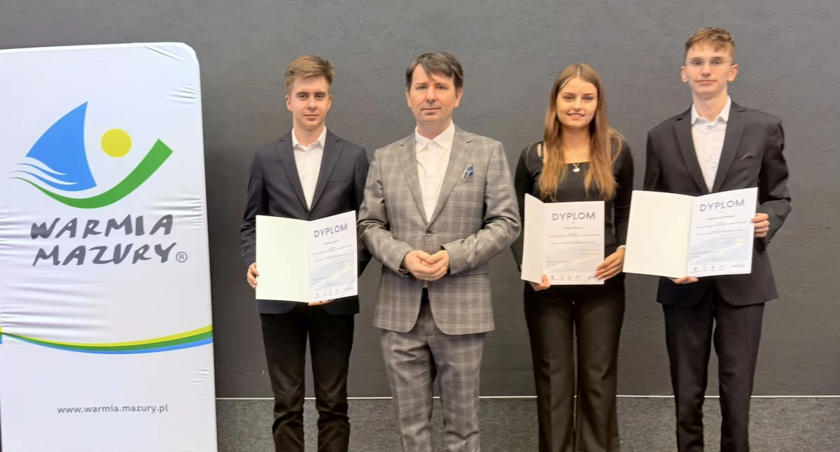 Uczniowie ze Zduńskiej Dąbrowy w finale Ogólnopolskiego Konkursu Wiedzy o Gospodarce i Funduszach Unijnych (foto)