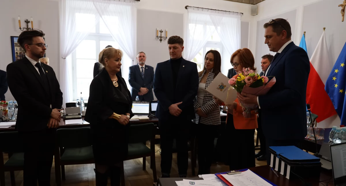 Władze Łowicza podziękowały dyrektor Środowiskowego Domu Samopomocy (foto, film)