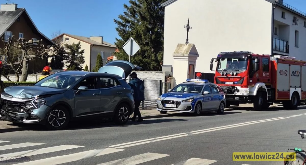 Kolizja trzech aut na skrzyżowaniu Długiej i Bonifraterskiej w Łowiczu (foto) AKTUALIZACJA!