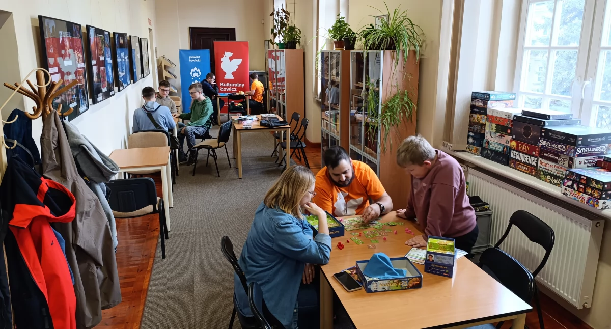 Planszówki w bibliotece, czyli popołudnie pełne gier i integracji (foto)