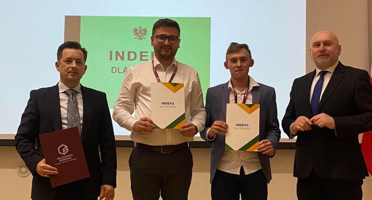 Uczniowie ze Zduńskiej Dąbrowy z indeksami na Politechnikę Bydgoską! (foto) 