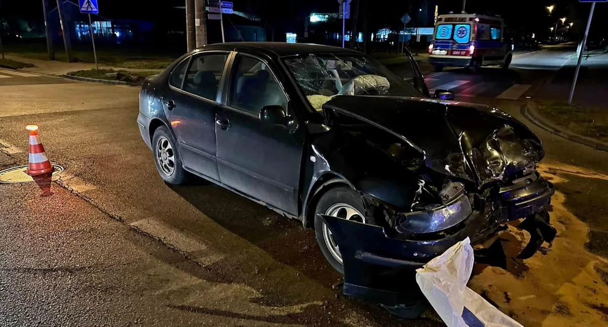Zderzenie dwóch pojazdów na skrzyżowaniu Powstańców z Sikorskiego w Łowiczu [AKTUALIZACJA]