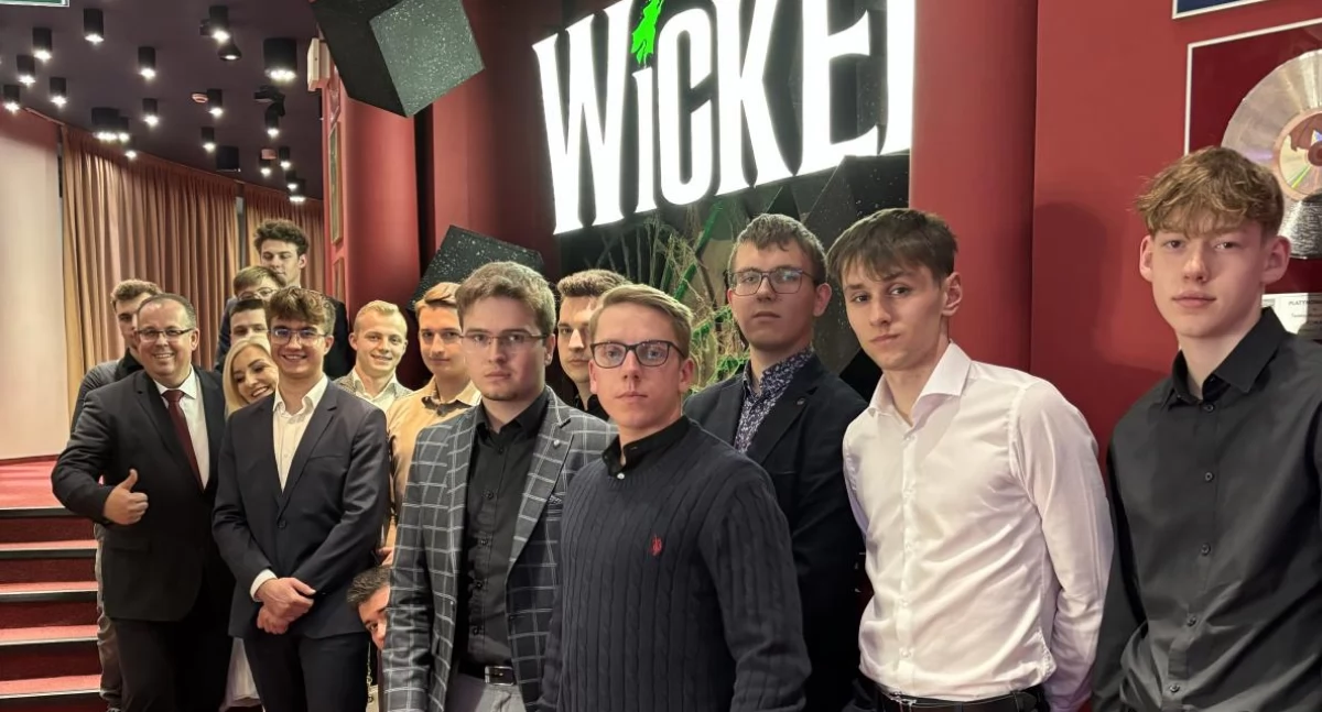 Młodzież z Blichu w Teatrze Muzycznym Roma w Warszawie (foto)