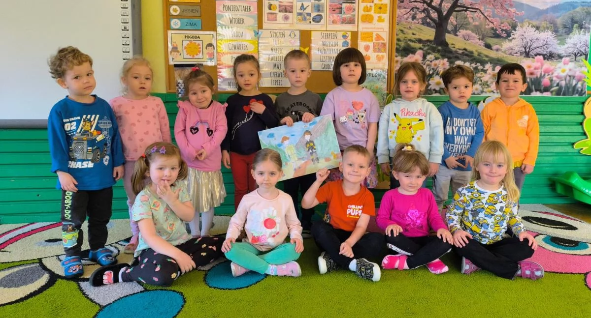 Przedszkolaki w oryginalny sposób podziękowały strażakom (foto)