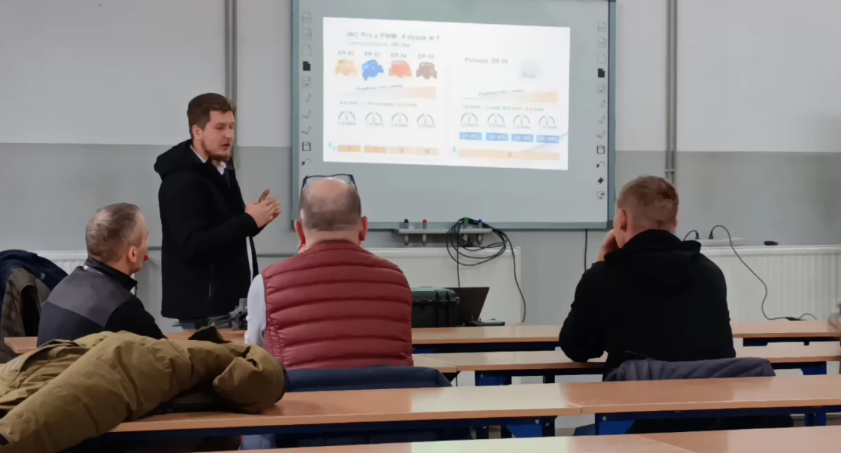 Ogólnopolska konferencja nauczycieli mechanizacji rolnictwa w Zduńskiej Dąbrowie (foto)