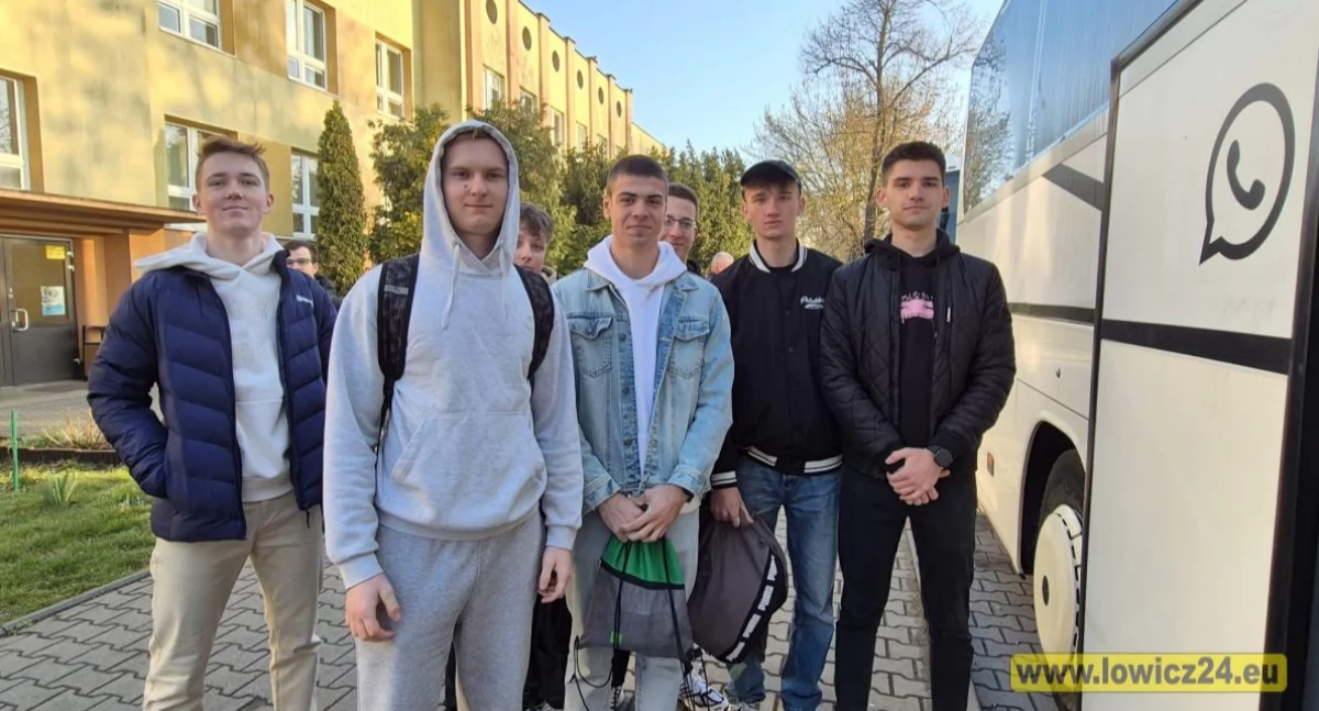 Maturzyści z „Ekonomika” pielgrzymują na Jasną Górę (foto)