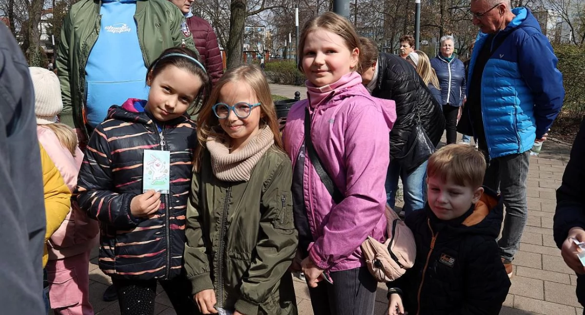 Wielkanocne poszukiwania zajączka w parku Mickiewicza (foto)