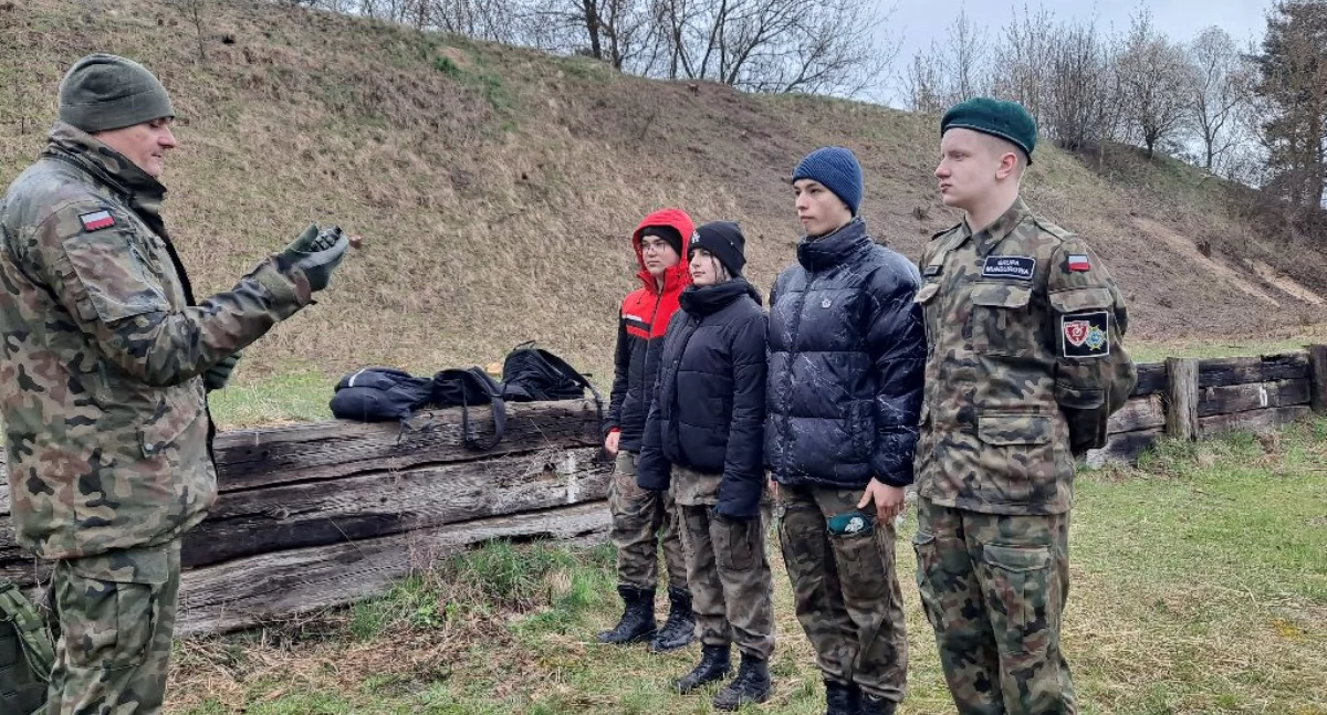 Grupa Mundurowa z ZST im. 10 PP w Łowiczu ćwiczyła z żołnierzami 92 Batalionu Lekkiej Piechoty w Kutnie (foto)