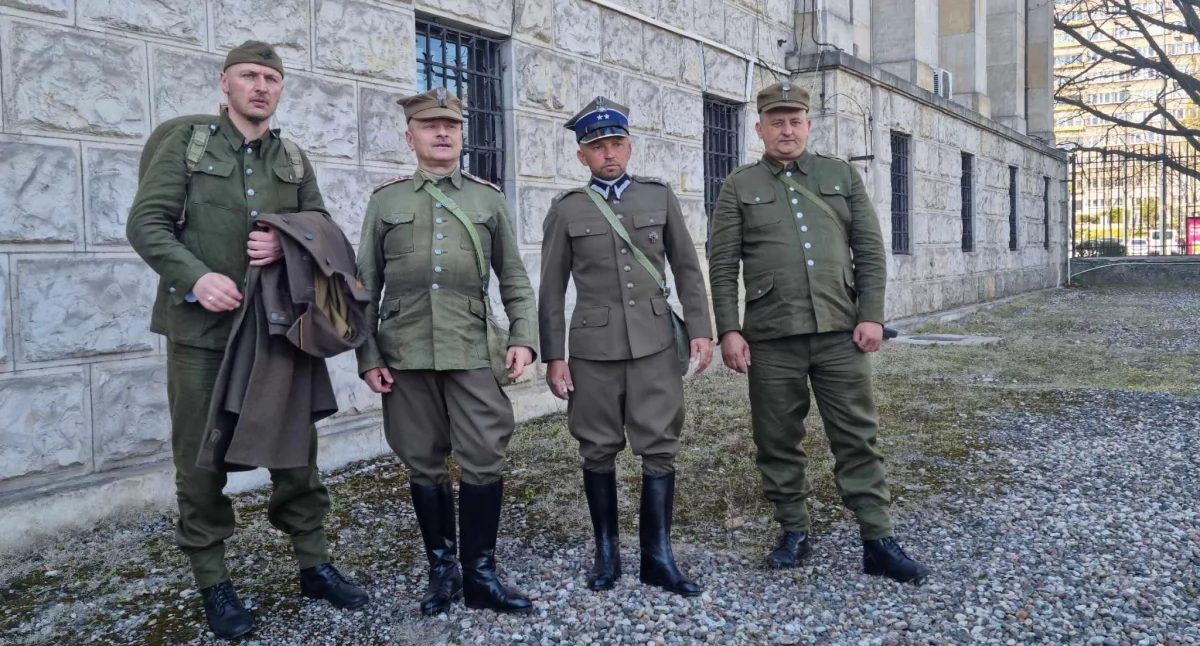 „Dziesiątacy” z Łowicza na XVIII Katyńskim Marszu Cieni (foto)