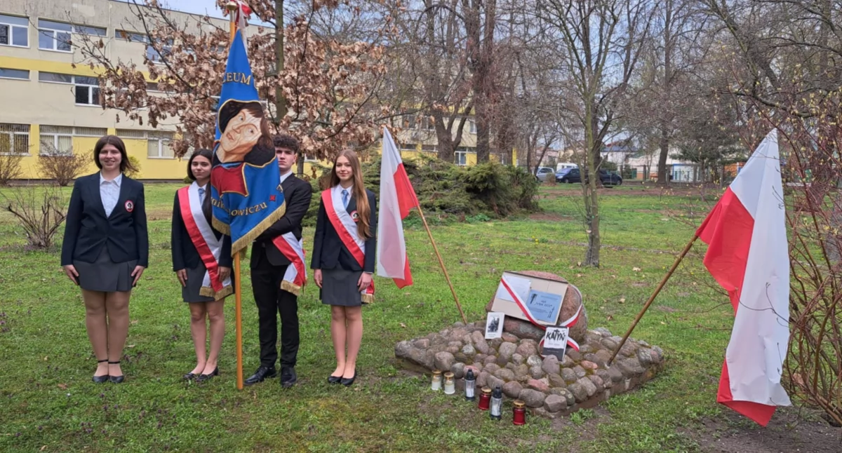 Oddali hołd ofiarom zbrodni katyńskiej (foto)