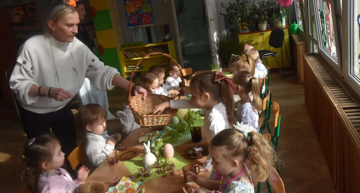 Wielkanocne śniadanie w „Stokrotce”. Świąteczna radość w przedszkolu (foto)