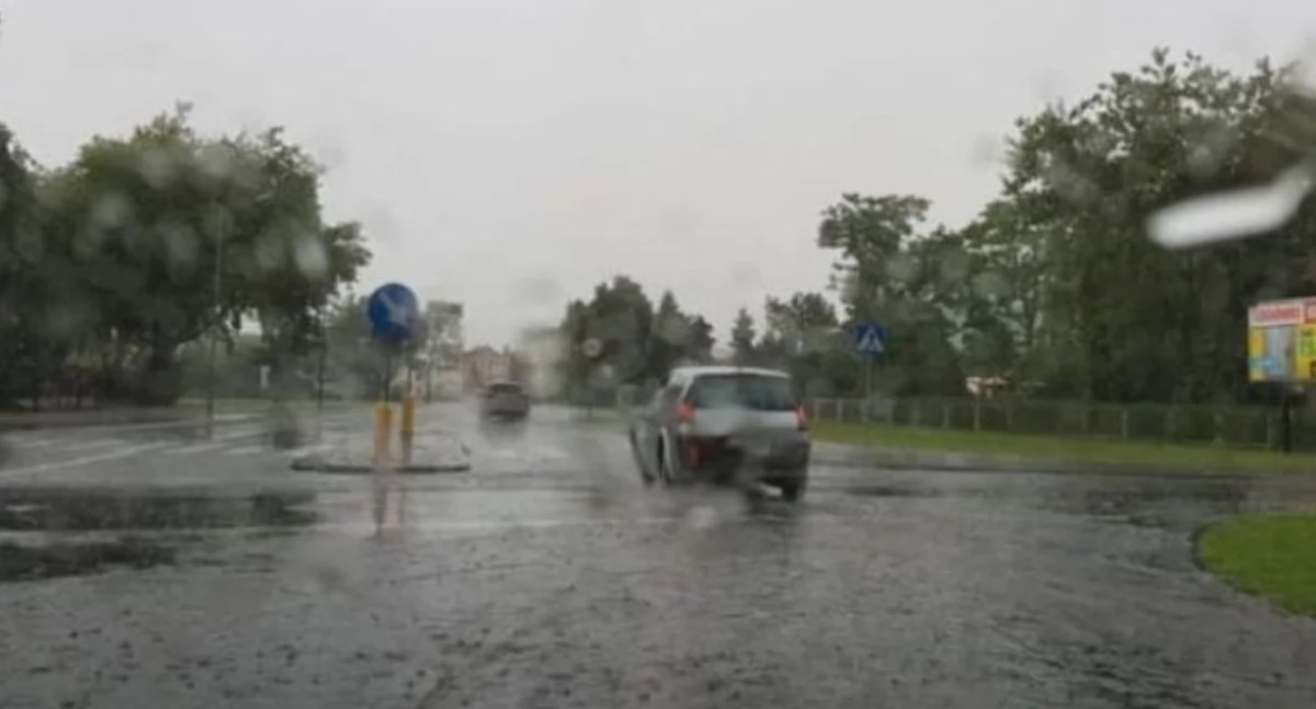 Trąby powietrzne coraz bliżej! Niebezpieczna pogoda nadchodzi nad Łowicz!