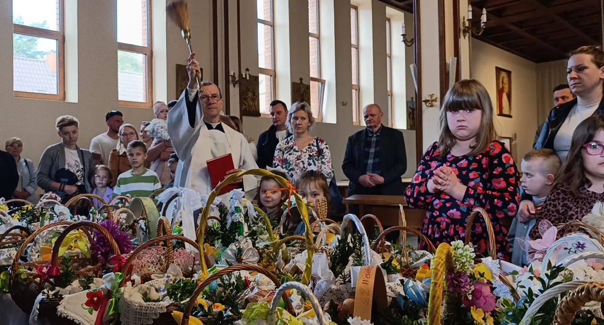 Wielka Sobota. Tradycyjne święcenie pokarmów w łowickich kościołach (foto)