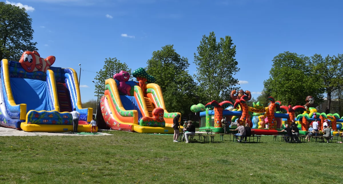 Dmuchana frajda przy Kaliskiej. Ruszył mini park rozrywki dla dzieci (foto)