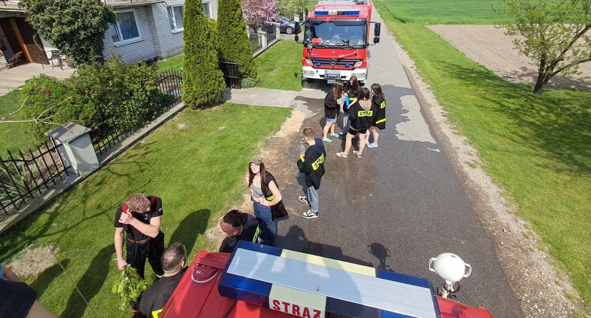Strażacki śmigus-dyngus w gminie Chąśno. Zbierali na setne urodziny OSP Karsznice Duże! (foto)