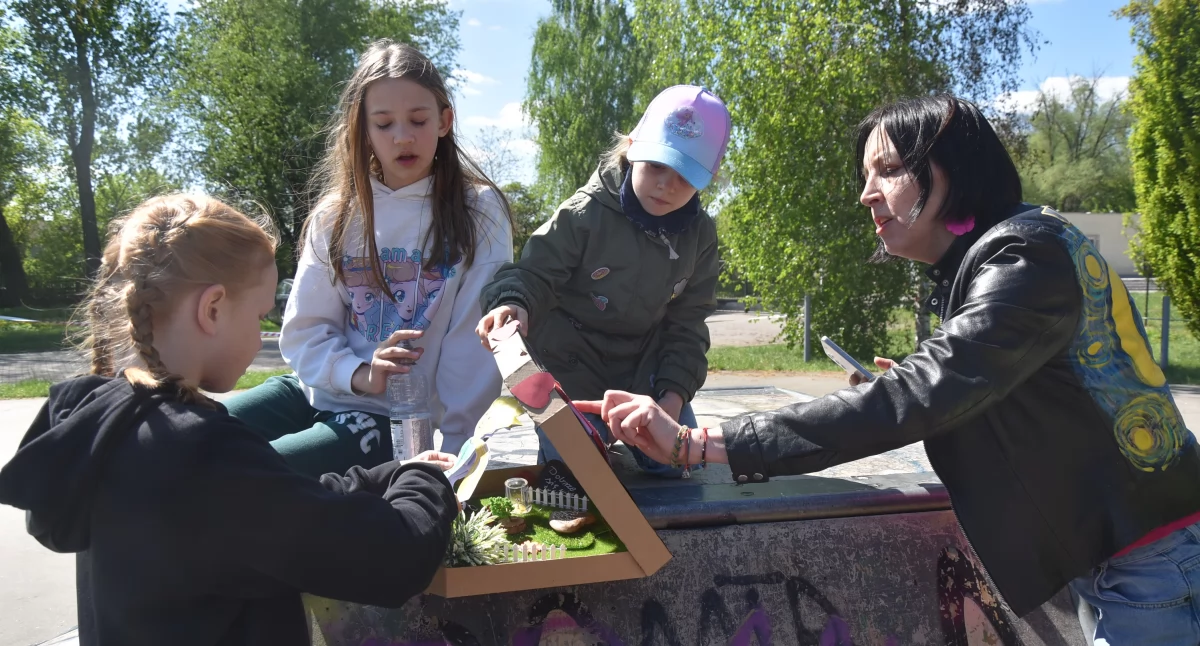 Literacka przygoda pod chmurką, czyli rodzinne spotkanie z książką w Parku Błonie (foto,film)