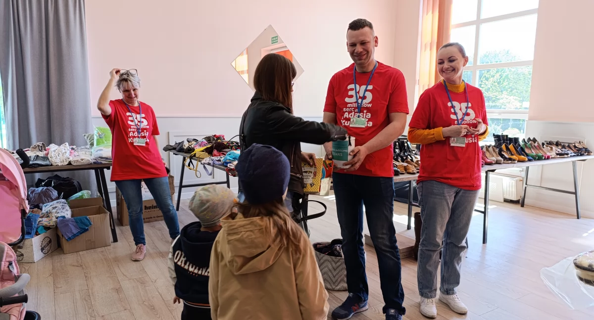 Ubrania, książki i... Myszka Miki. Trwa charytatywny kiermasz w Łyszkowicach (foto)
