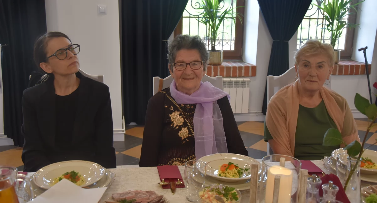 Wielkanocne spotkanie akcji „Zjedz obiad z seniorem” w Restauracji Stara Łaźnia (foto,film)