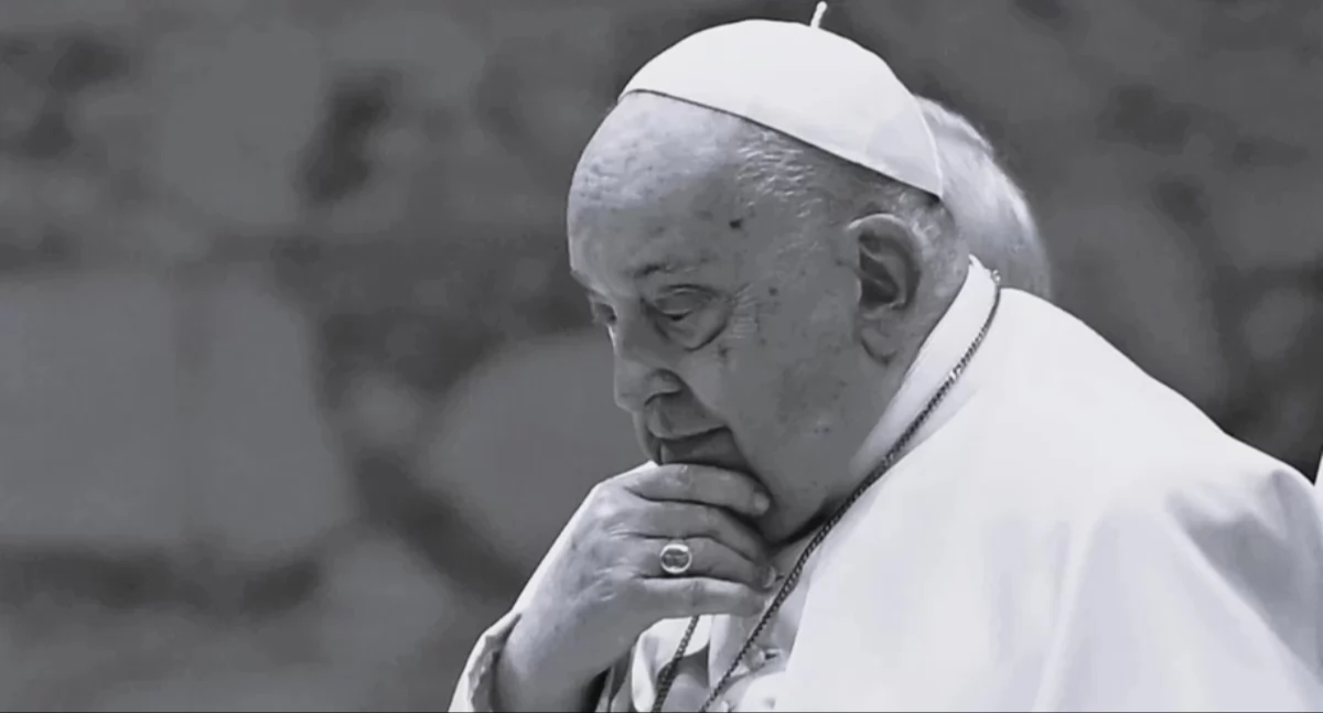 Papieża Franciszka żegna cały świat.Wśród żegnających jest także bp Osial z Łowicza