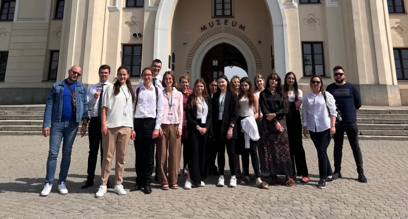 Sukces uczniów ZSCKR w Zduńskiej Dąbrowie w konkursie „Mój region: środowisko-rośliny-zwierzęta-produkty” (foto)