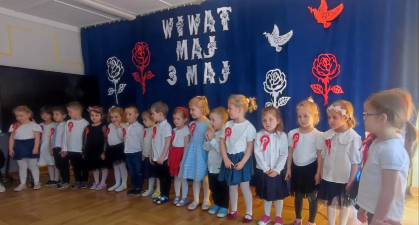 Obchody świąt majowych w Przedszkolu nr 2 „Pod Tęczą” (foto)