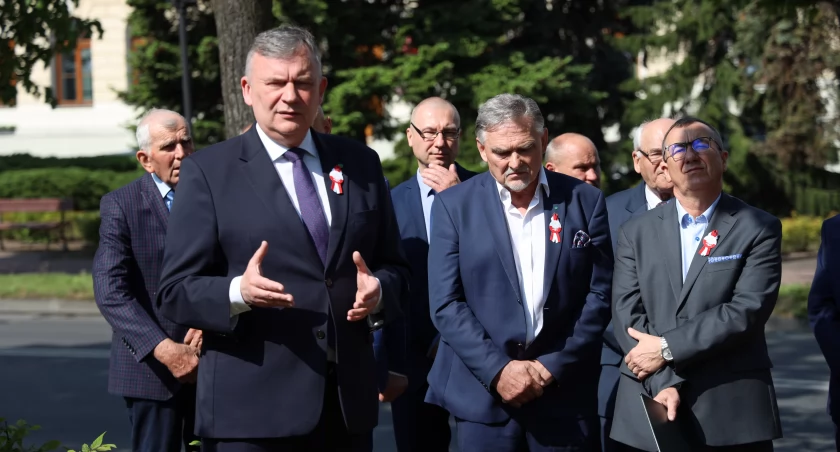 Łowicz. Ludowcy spotkali się pod pomnikiem Wincentego Witosa (foto)