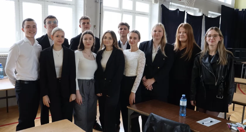 Matura 2025. Maturzyści z Ekonomika przed egzaminem z języka polskiego (foto, film)