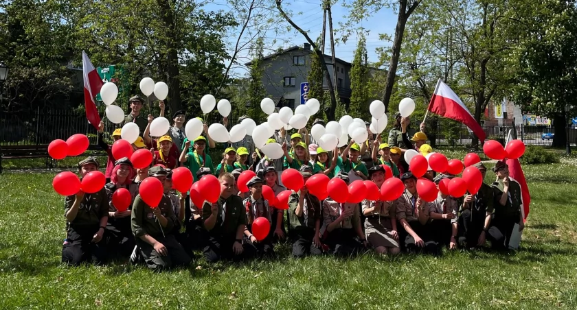 Harcerze uczcili Dzień Flagi w duchu patriotyzmu i przygody (foto,film)