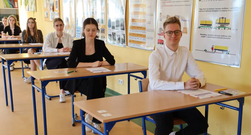 Matura 2025. Abiturienci ZSP nr 3 w Łowiczu przystąpili do egzaminu z języka angielskiego (foto)