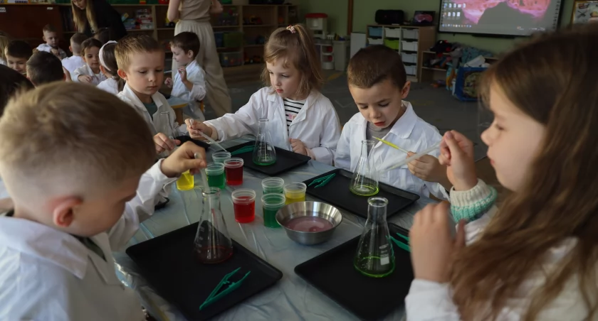 Mobilne laboratorium w Przedszkolu nr 1 „Stokrotka” w Łowiczu (foto, film)
