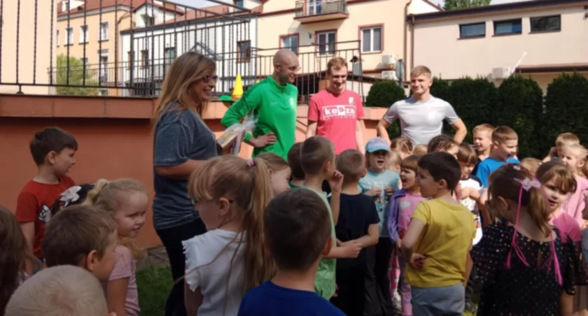 Trenerzy Pelikana na spotkaniu z przedszkolakami (foto)