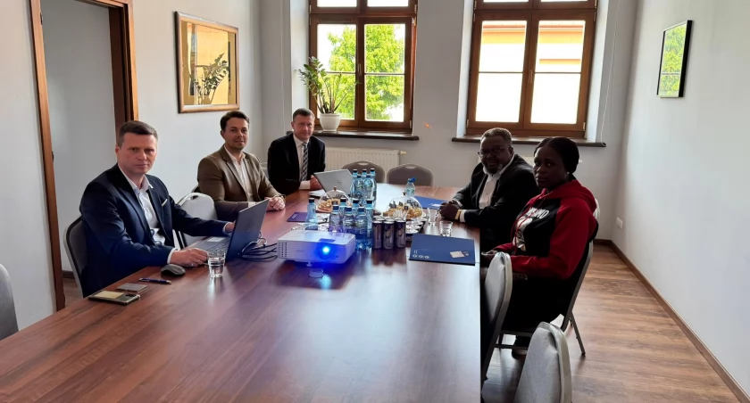 Nigeryjska delegacja z wizytą na Ziemi Łowickiej. Trwa seria spotkań biznesowo-promocyjnych (foto)