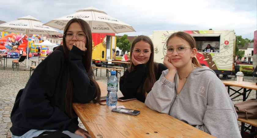 Zlot Food Trucków w Łowiczu. Restauracje na kółkach zaparkowały na Nowym Rynku (foto)