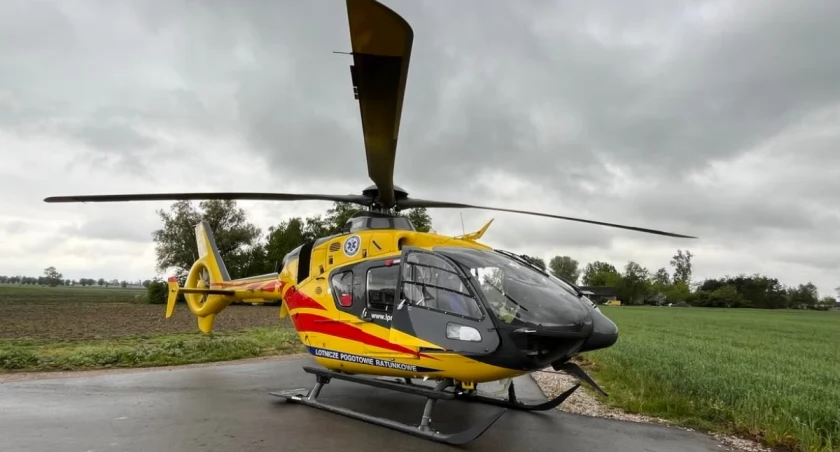 Lądowanie Ratownika 18 w Chąśnie Drugim. Kobieta trafiła do szpitala