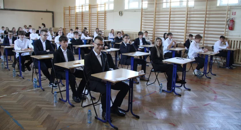 Egzamin ósmoklasisty w SP nr 1 w Łowiczu (foto, film)